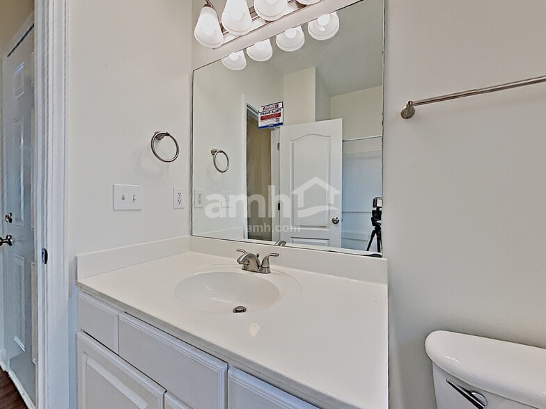 Building Photo - 836 Topaz Valley