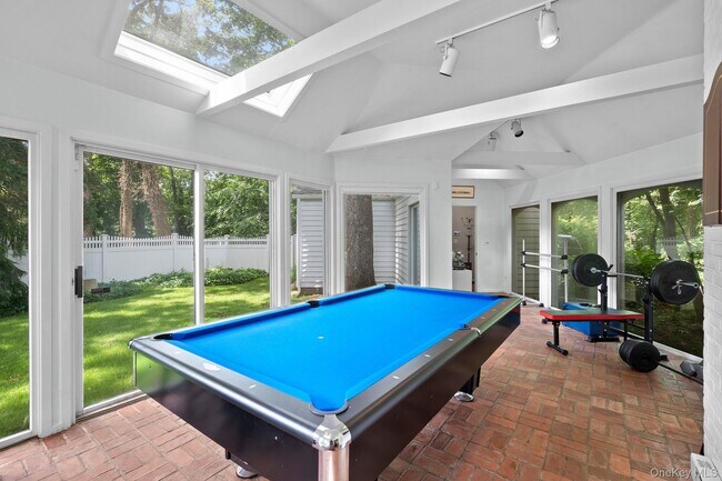 Building Photo - 342 Woodbury Rd