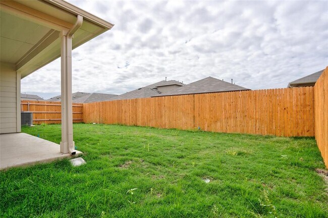 Building Photo - 121 Roanwood Dr