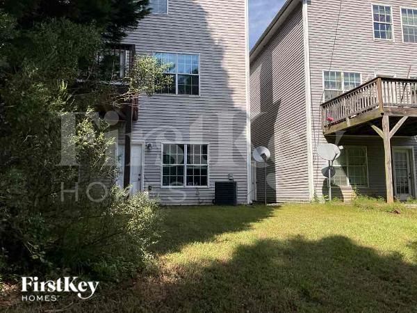 Building Photo - 736 Shadow Lake Dr