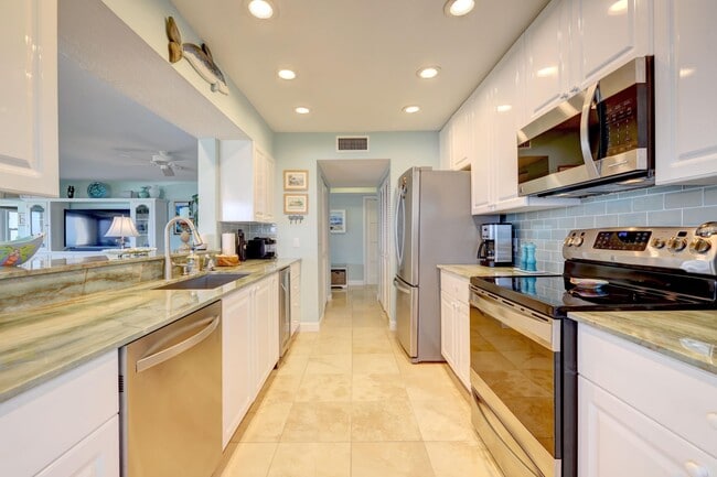 Building Photo - 1555 NE Ocean Blvd