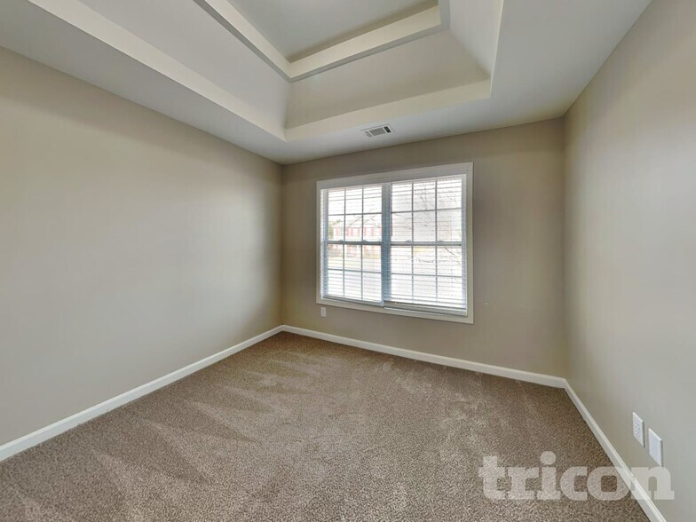 Building Photo - 905 Southfork Dr