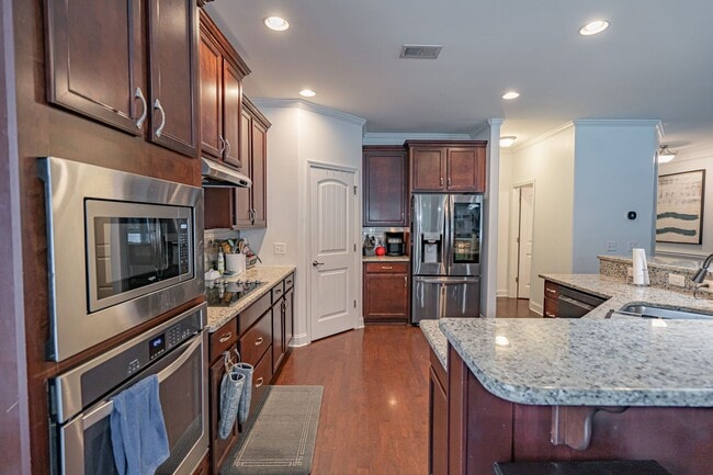 Building Photo - Forest Lakes Pooler