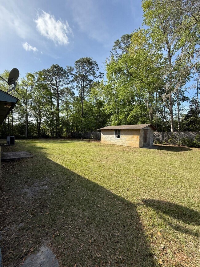 Building Photo - 802 Wildwood Dr