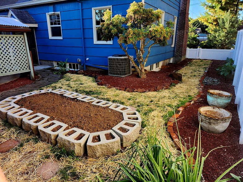 Building Photo - 6613 N Amherst St