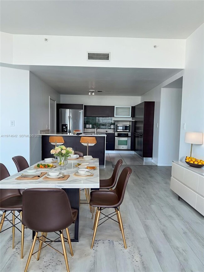 Building Photo - 1900 N Bayshore Dr