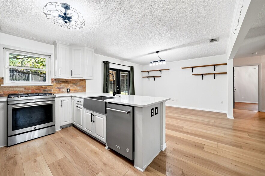 Building Photo - 505 Whittle Way