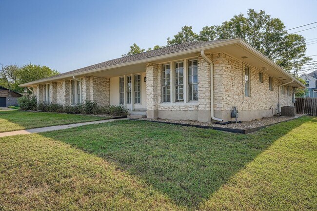 Building Photo - 5313 Basswood Ln