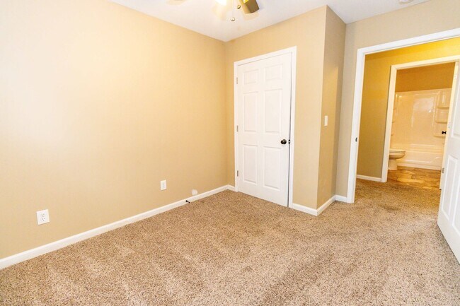 Building Photo - 3 bed, 1 bath home for rent!