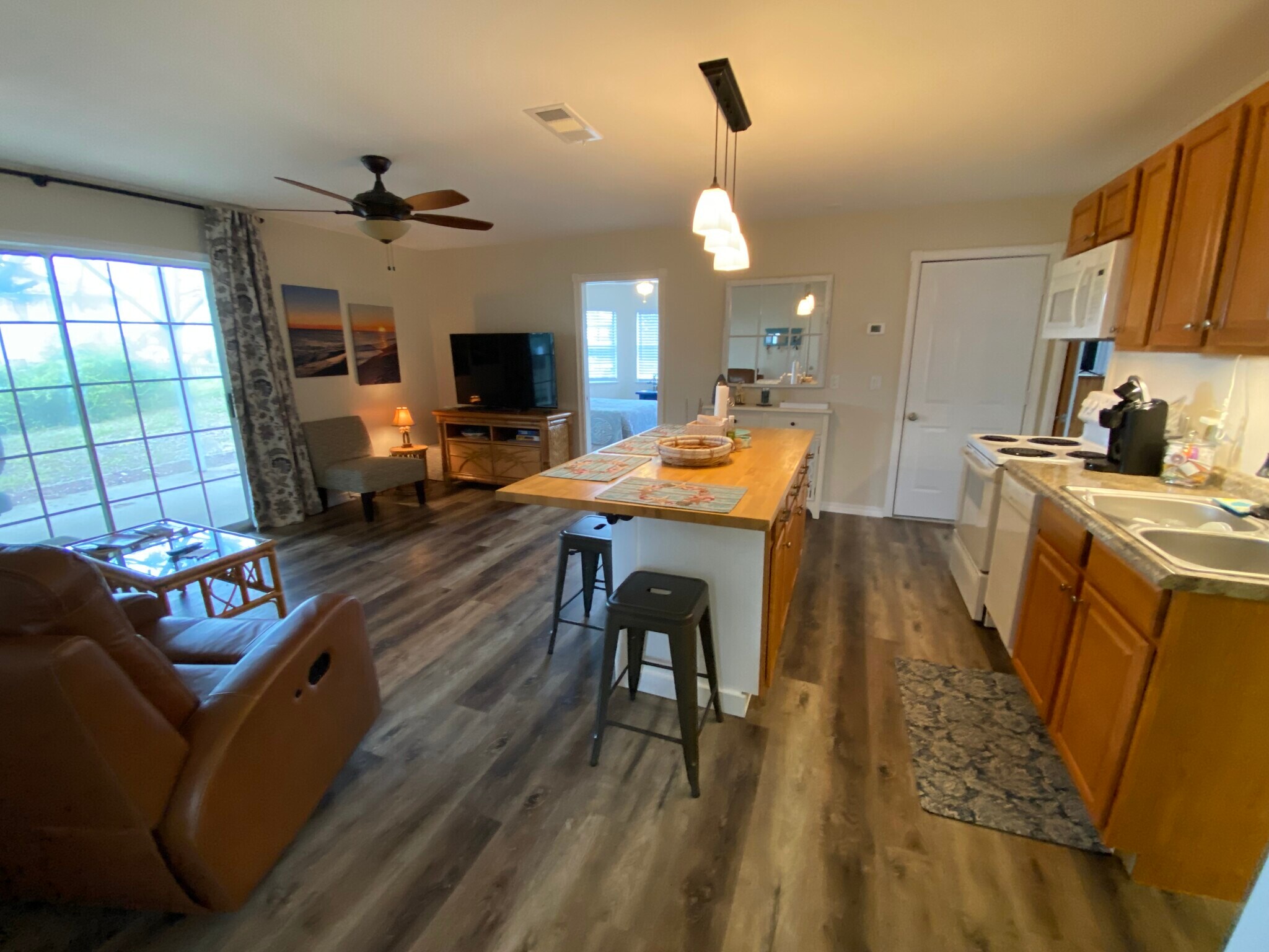 Building Photo - 5802 Monterey Ave