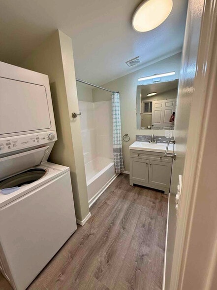 Building Photo - 1155 W Hendrickson Rd