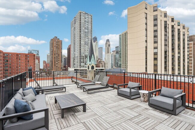 Building Photo - The Oliver on LaSalle