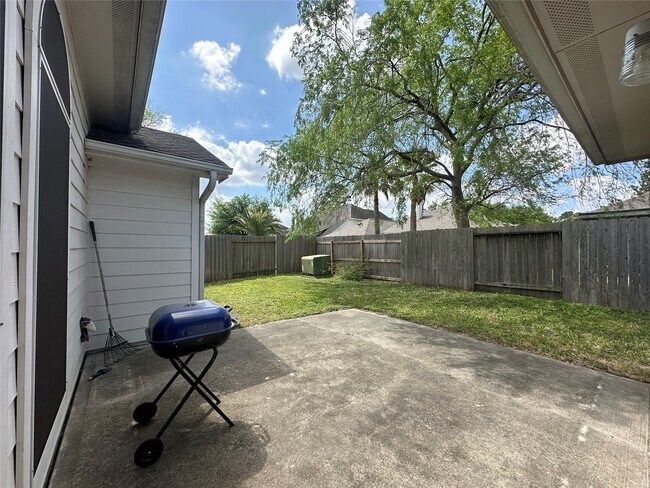 Building Photo - 19327 Gallatin Ln