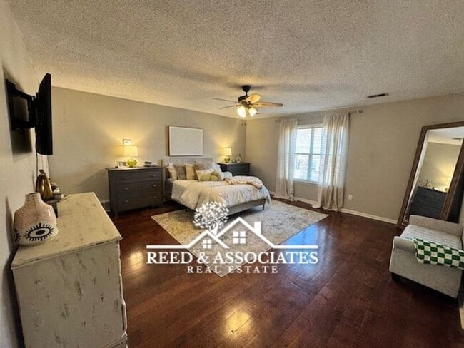 Building Photo - 4 bedrooms plus pool in Collierville!