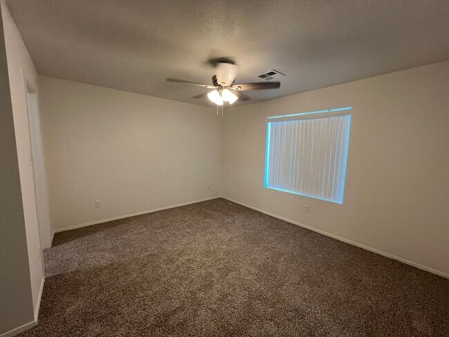Building Photo - NEWER 4 BEDROOM HOME!