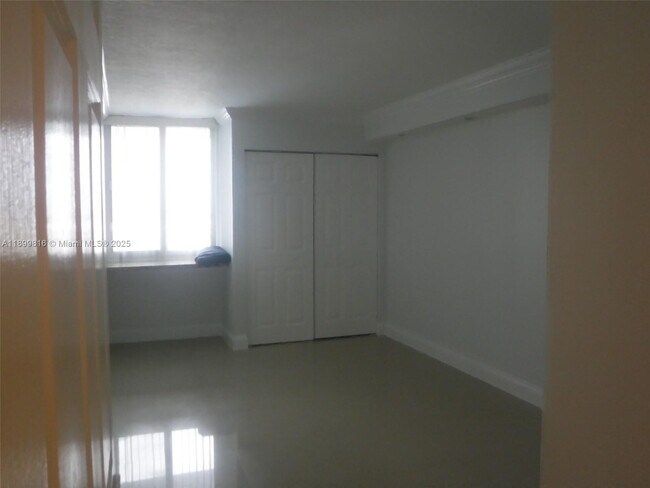 Building Photo - 850 N Miami Ave