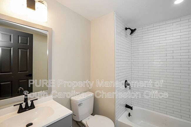 Building Photo - 2679 Oregon Ave