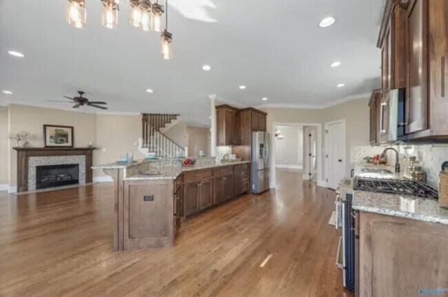 Building Photo - 2807 Talon Cir