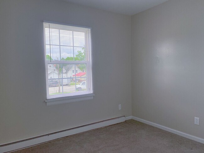Building Photo - 2 bedroom 1 bath apartment