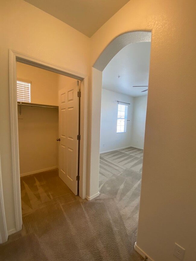 Building Photo - MOVE IN READY 2 Bed 2 Bath Unit with Patio