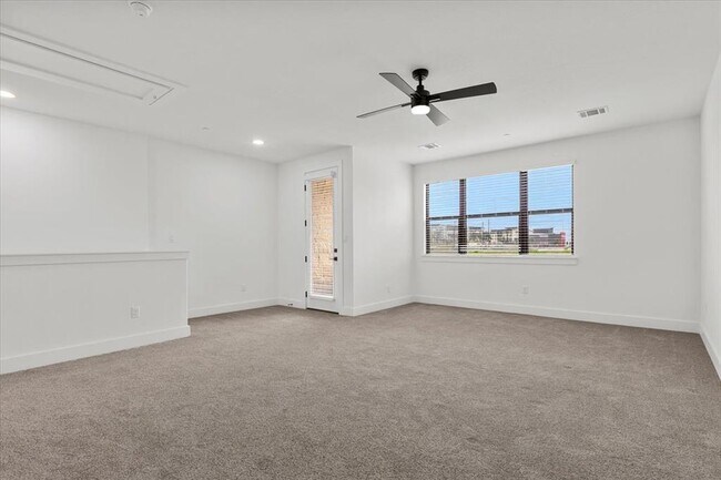 Building Photo - 315 Holton Dr