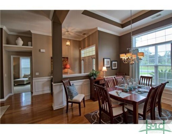 Building Photo - 4 bed 2 bath