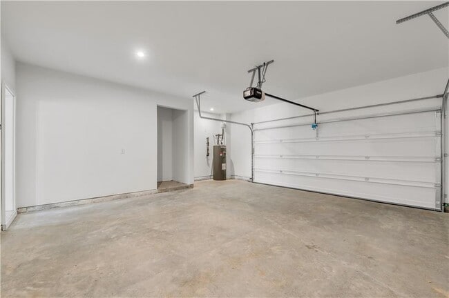 Building Photo - 656 Devon Aly