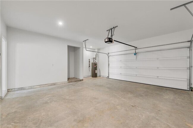 Building Photo - 660 Devon Aly