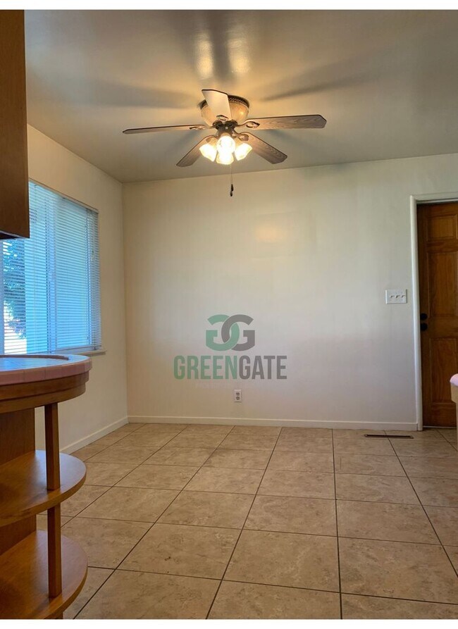 Building Photo - 338 3rd St