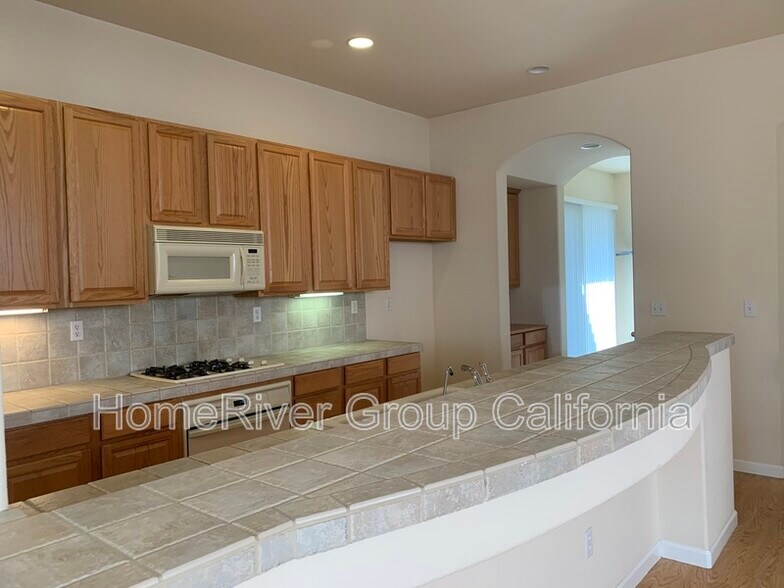 Building Photo - 2224 Bastona Dr