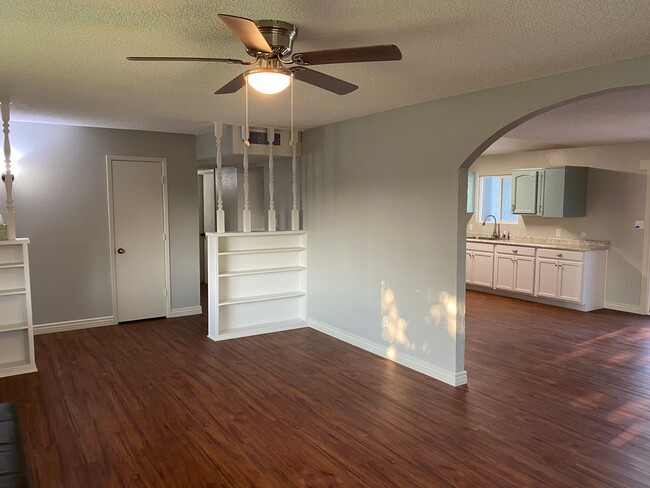 Building Photo - 3 bedroom home with large living room on a...