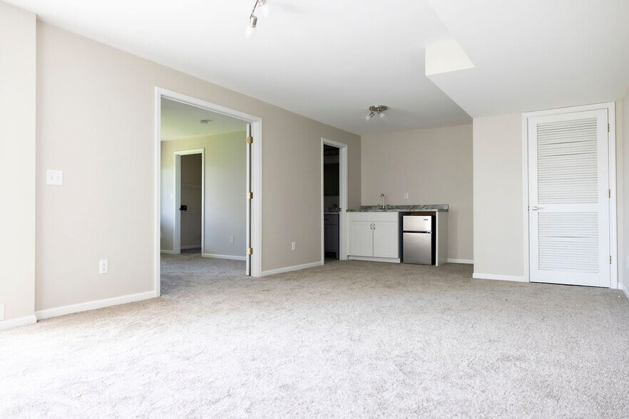 Building Photo - 984 22nd Ave