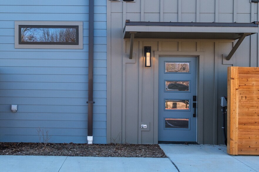 Building Photo - 303 Park St