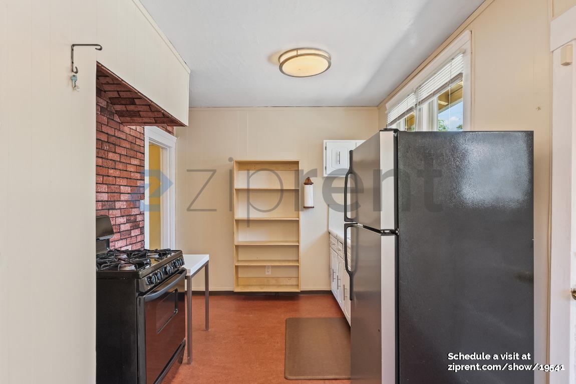 Building Photo - Unit