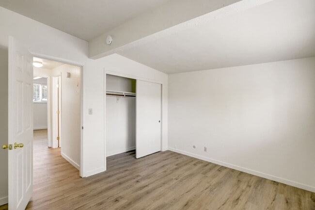 Building Photo - 406 Scripps Dr