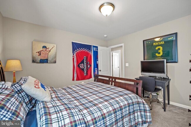 Building Photo - 1025 Forsythia Ln