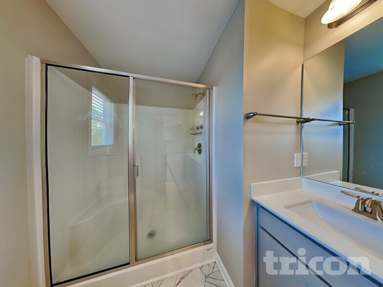 Building Photo - 76 Fresco Dr