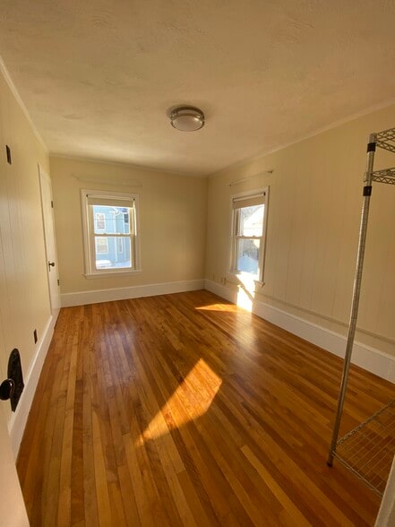 Building Photo - 15 Weston St