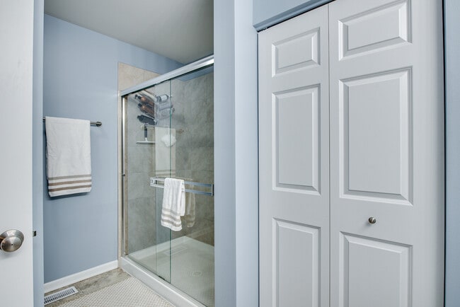 Building Photo - 217 Kristen St