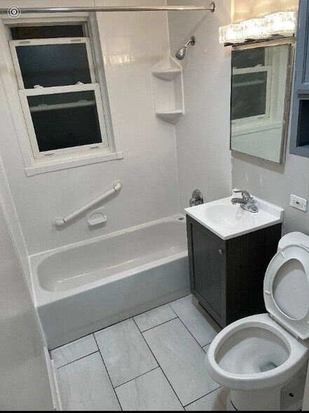 Building Photo - 12327 S Justine St