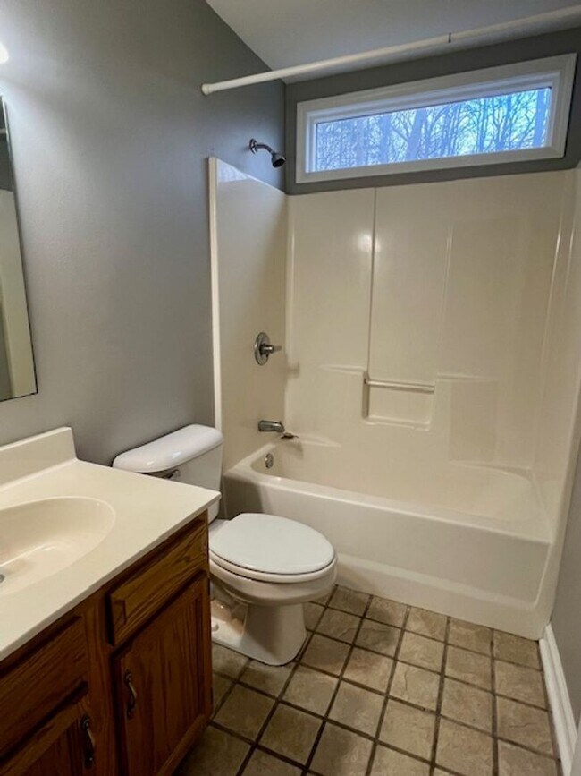 Building Photo - Swannanoa Rental! 6 or 12 month lease options!