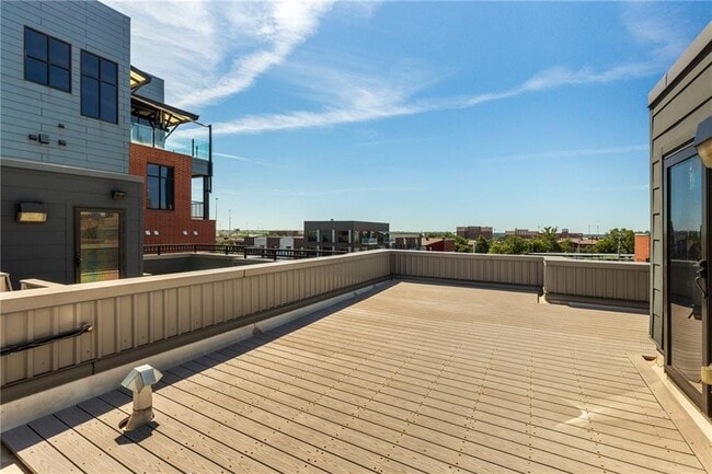 Building Photo - 345 NE 4th St