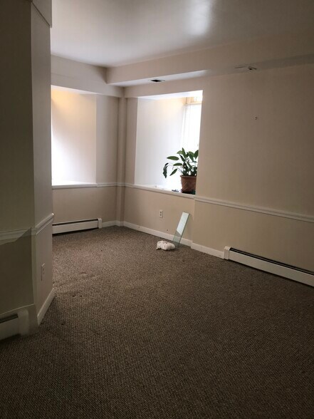 Building Photo - 1409 3rd Ave