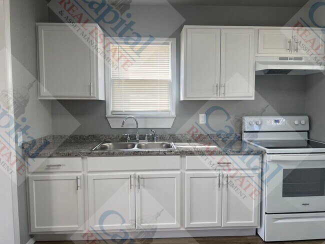 Building Photo - Cozy 2 Bedroom