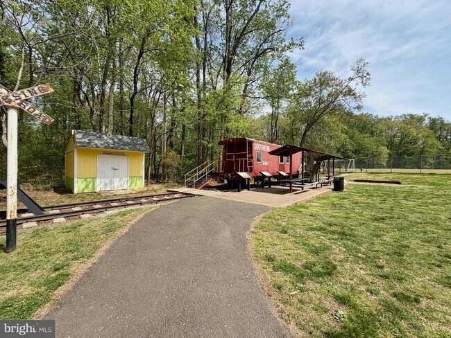 Building Photo - 5736 8th Rd N