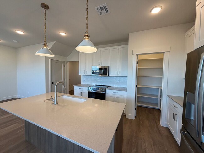 Building Photo - 614 Hemsworth Ln