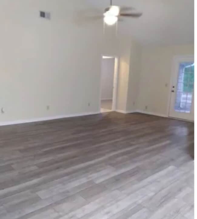 Building Photo - 4 bedroom, 2 bathroom home located in the desirable area of Hinesville, GA.