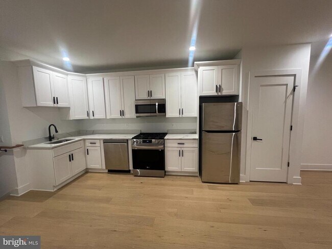 Building Photo - 1617 1/2 13th St NW