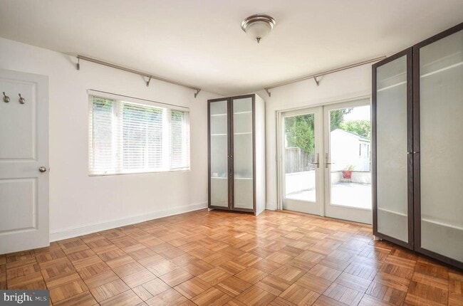 Building Photo - 3313 W Coquelin Terrace