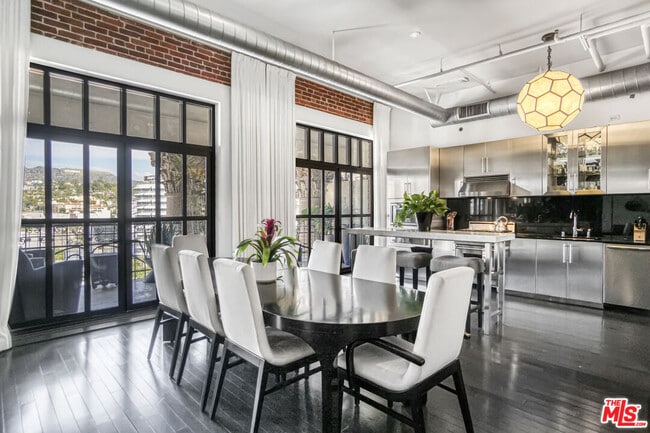 Building Photo - 1645 Vine St